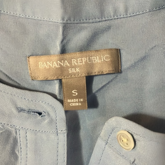 Banana Republic silk long sleeve blouse with pockets and buttons size Small - Picture 2 of 5